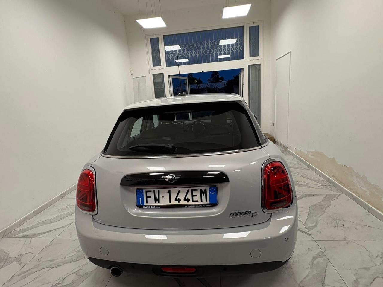 Mini Cooper 1500 D Baker Street Unipro 2019