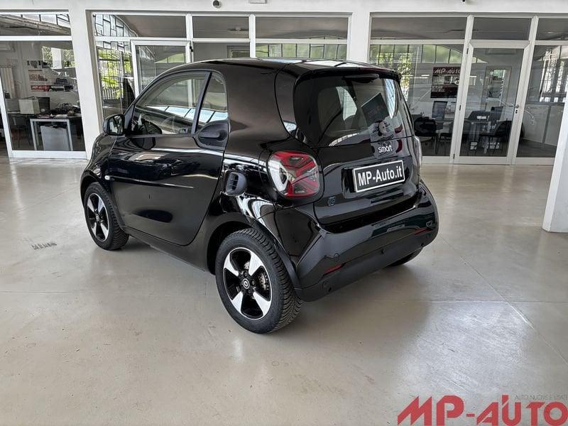 smart fortwo EQ tua a 247,00 euro al mese