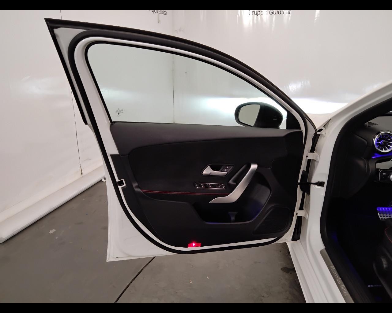 Mercedes-Benz Classe A - W177 2018 - A 180 d Premium auto