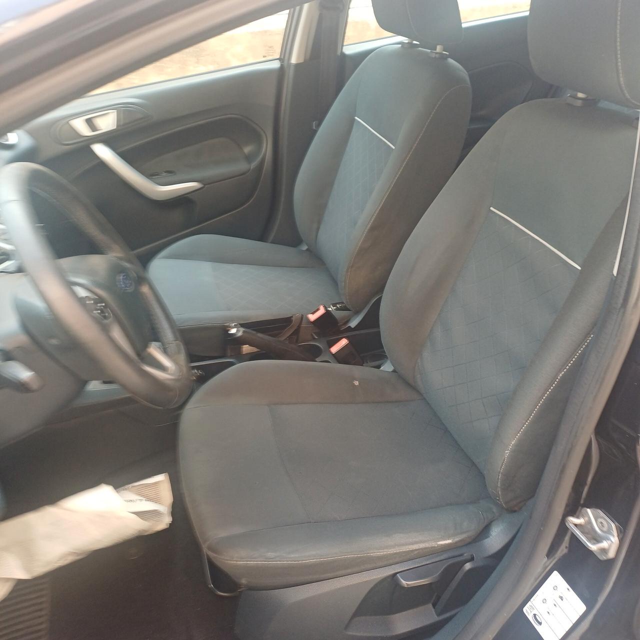 Ford Fiesta 1.4 TDCi 70CV 5 porte Titanium