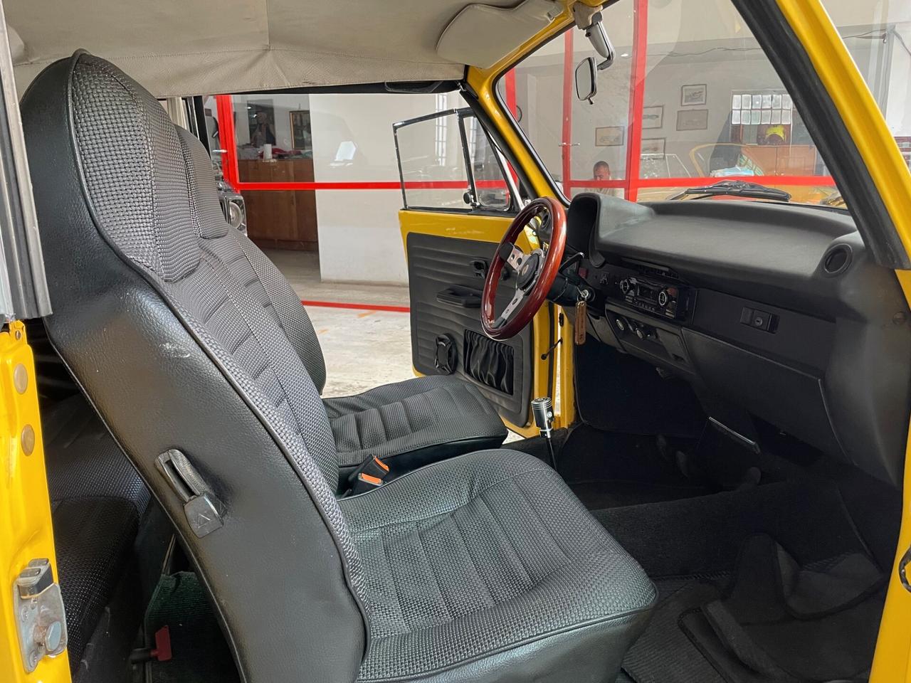 Volkswagen Maggiolone Cabrio Karmann 1.3