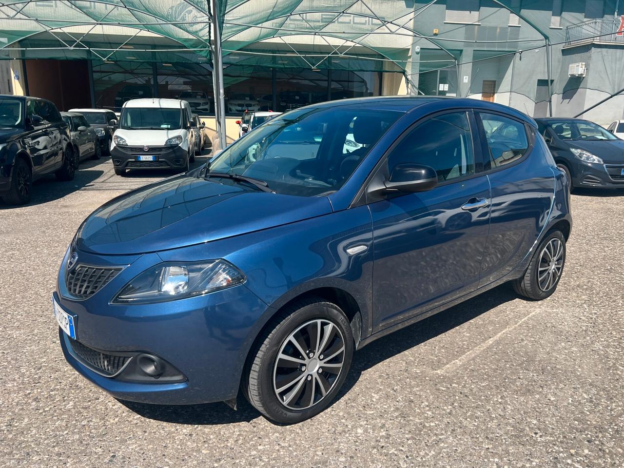 Lancia Ypsilon 1.0 FireFly 5 porte S&S Hybrid Silver