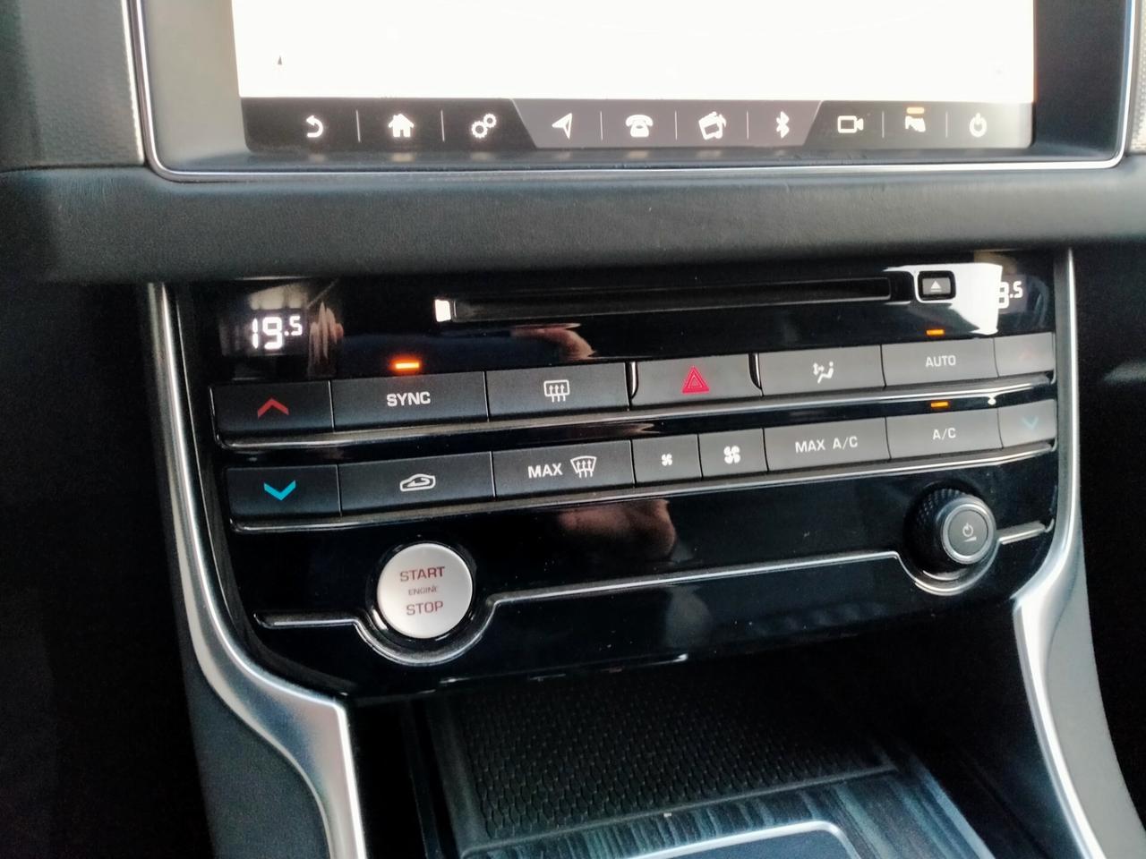 Jaguar XF 2.0D i4 180CV AWD PORTFOLIO MODEL YEAR 2019 MERIDIAN DIGITAL SOUND SYSTEM 380W