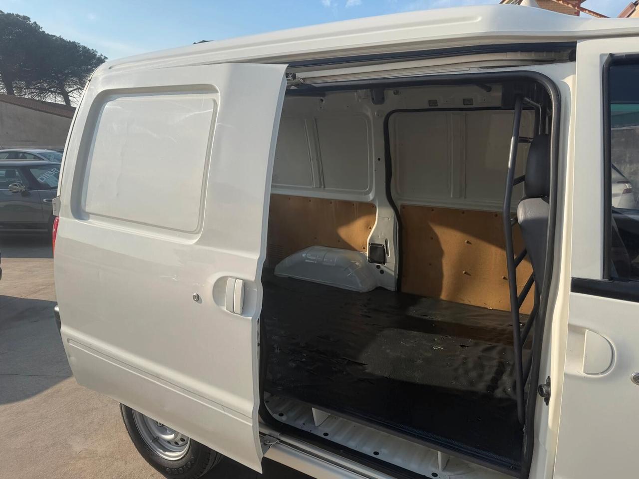 Nissan Vanette 2.3 diesel 75cv SOLI 114.000 Km!