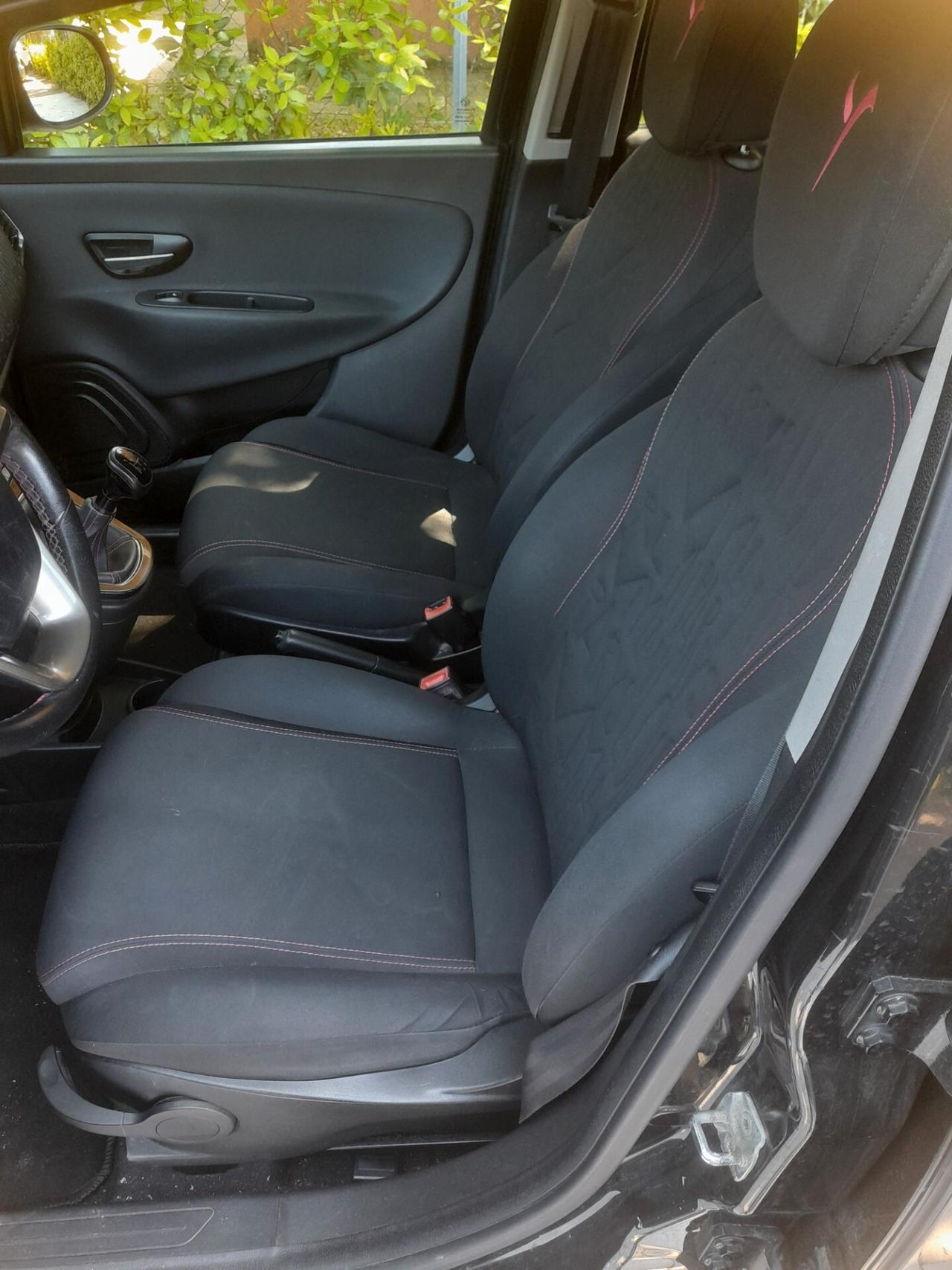 Lancia Ypsilon 1.3 MJT 16V 95 CV 5 porte