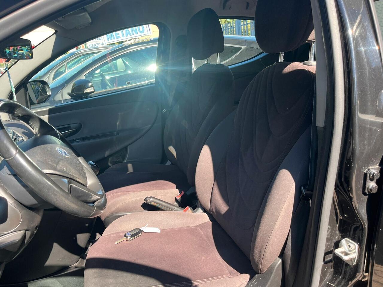 Lancia Ypsilon 0.9 TwinAir 85 CV 5 P Metano Ecochic Gold - 2013
