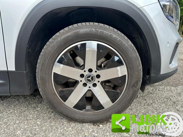 MERCEDES-BENZ GLB 200 Premium