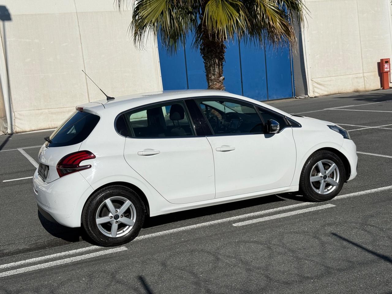 Peugeot 208 1.2 Puretech 82 CV Allure-PERMUTABILE