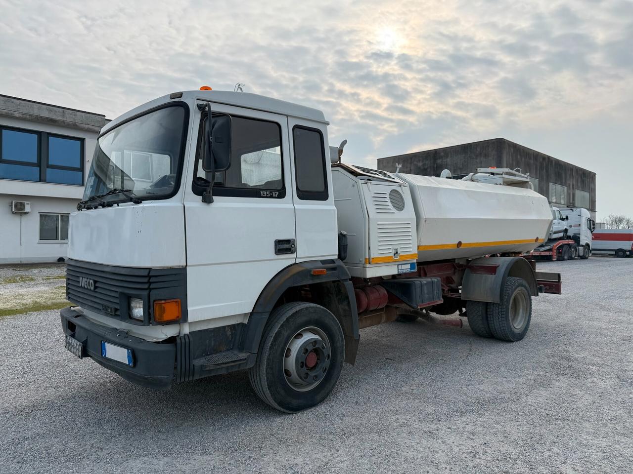 Iveco 135.17 Wasser-Streu-Tank 6.950L