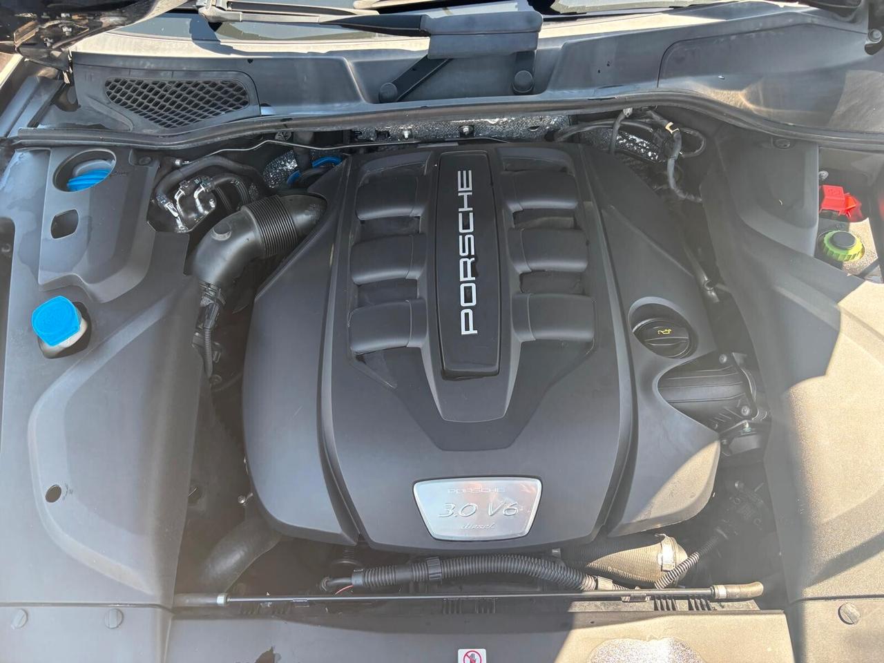Porsche Cayenne 3.0 Diesel Platinum Edition - 2018