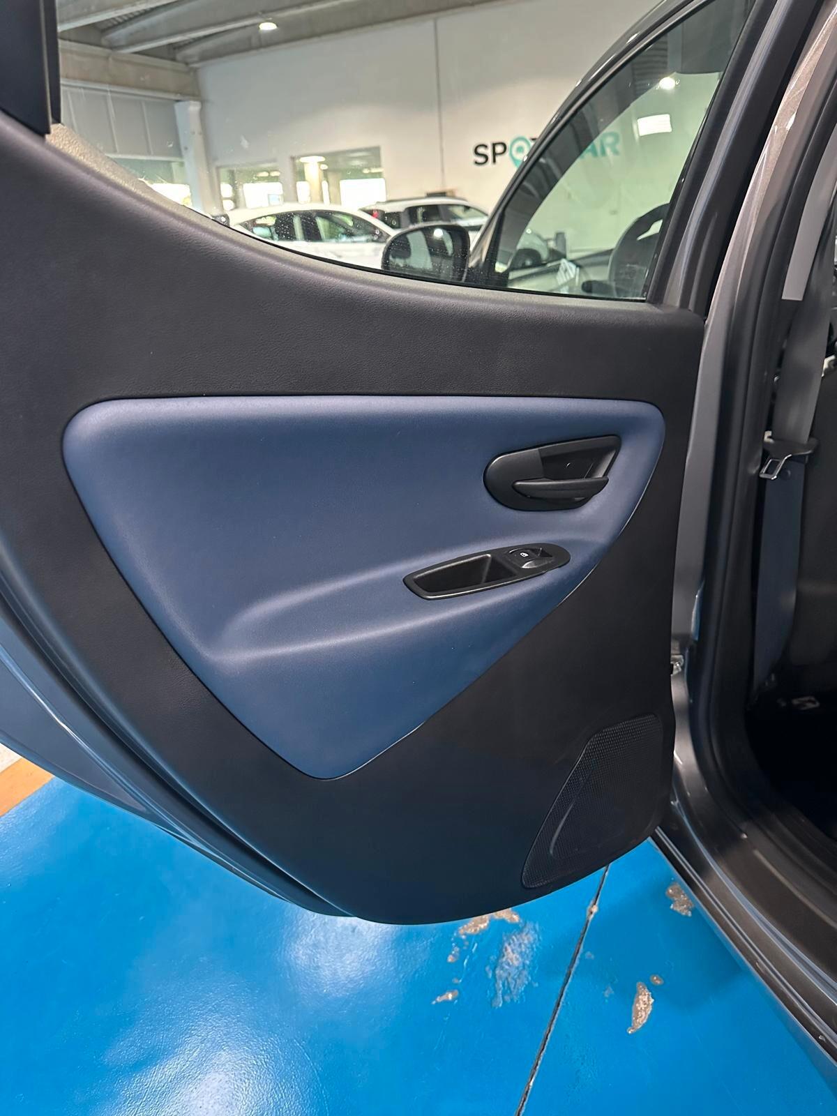 Lancia Ypsilon 1.0 FireFly 5 porte S&S Hybrid Platino