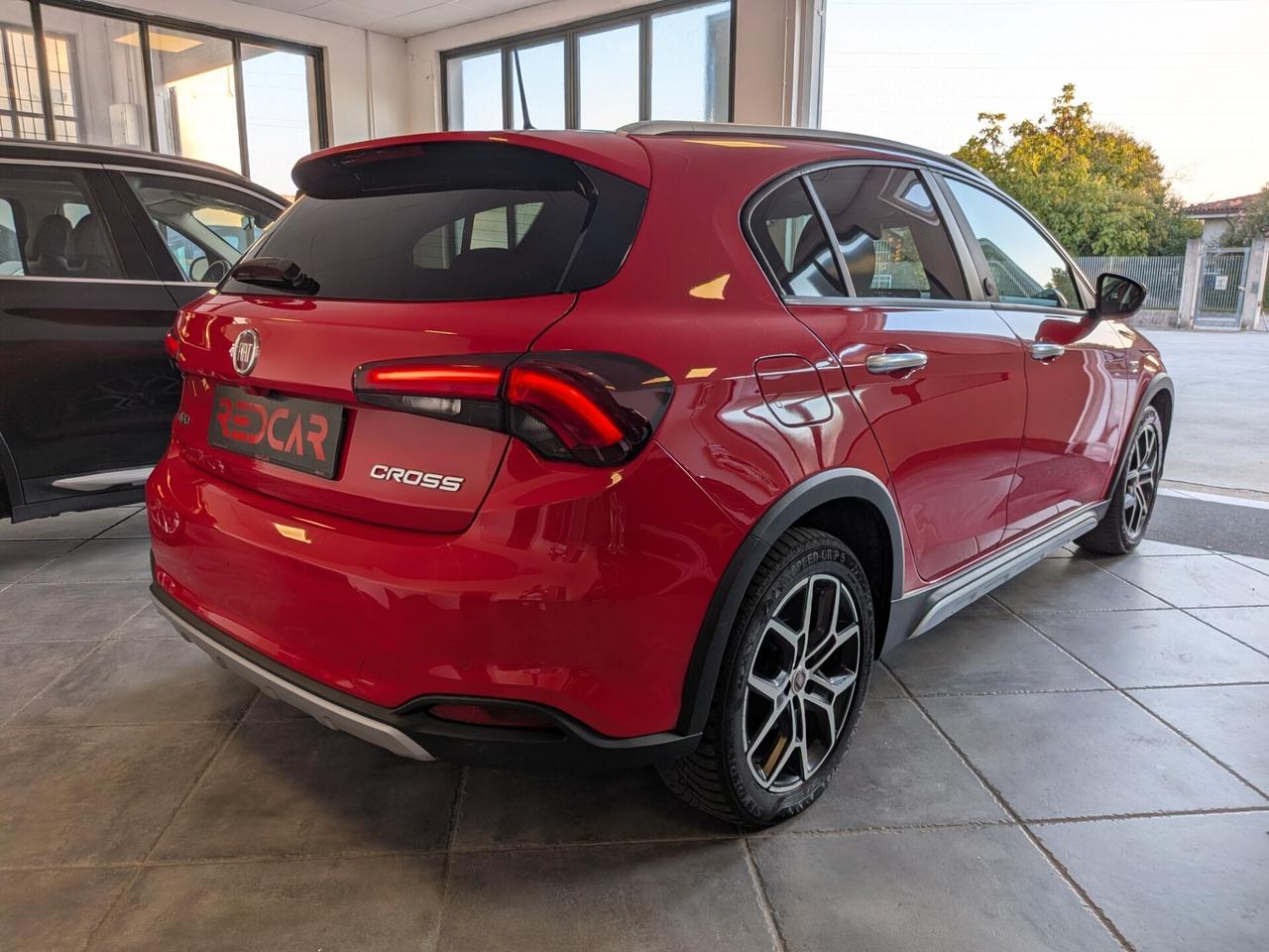FIAT TIPO CROSS 1.0 5 PORTE Red