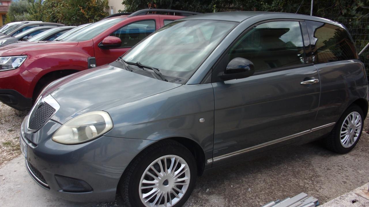 Lancia Ypsilon 1.2 69 CV Unyca
