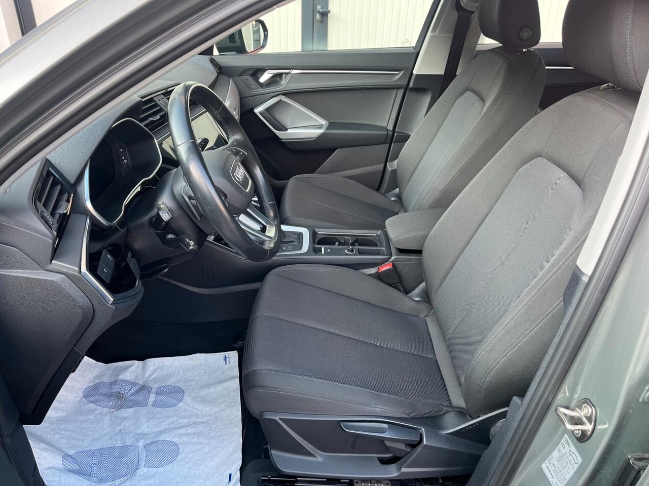 Audi Q3 45 TFSI e S tronic Business