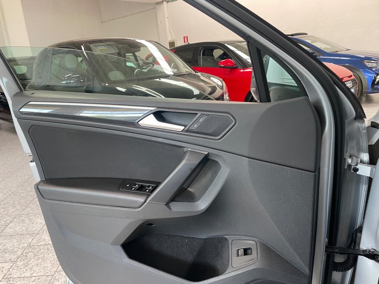Volkswagen Tiguan 2.0 TDI 150 CV SCR DSG Elegance Tetto