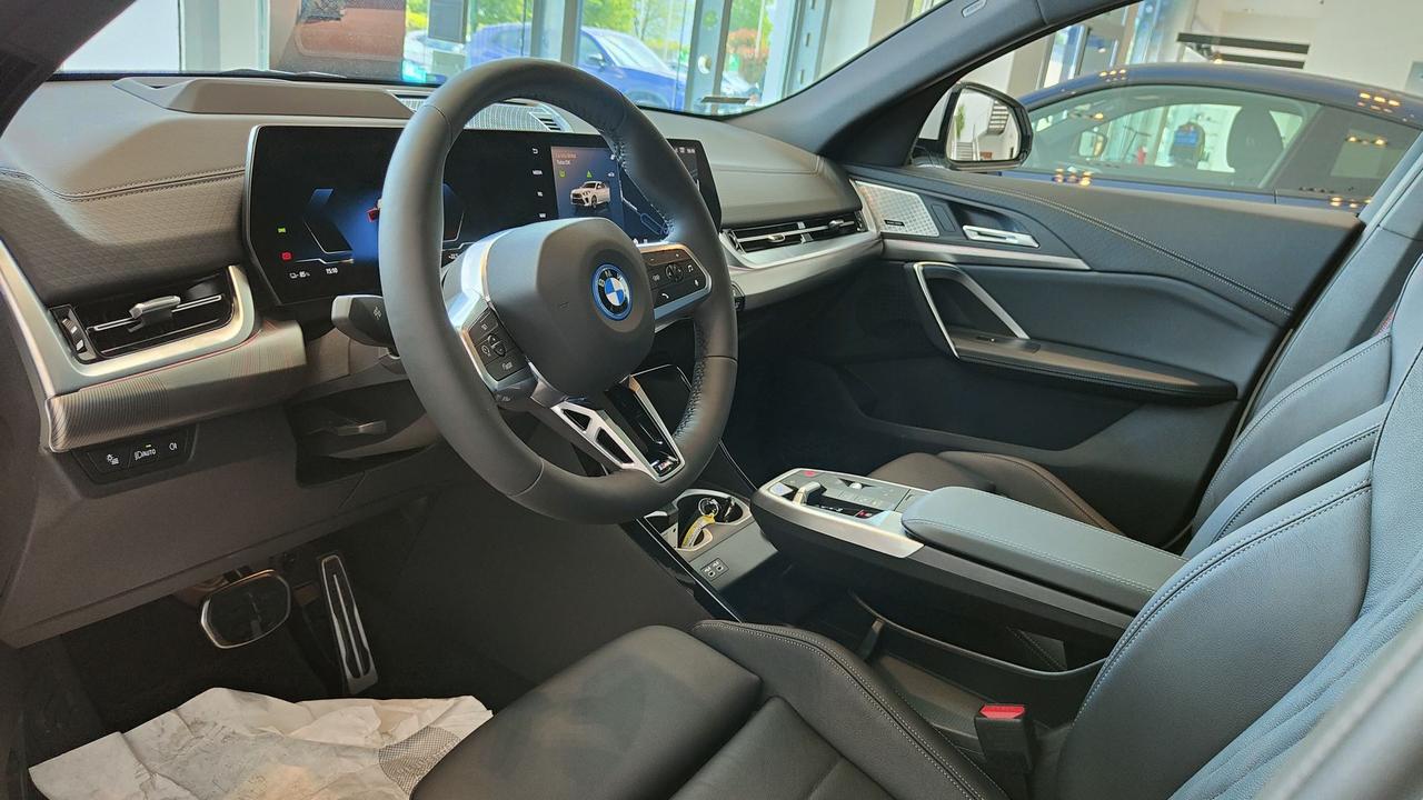 BMW iX2 xDrive30