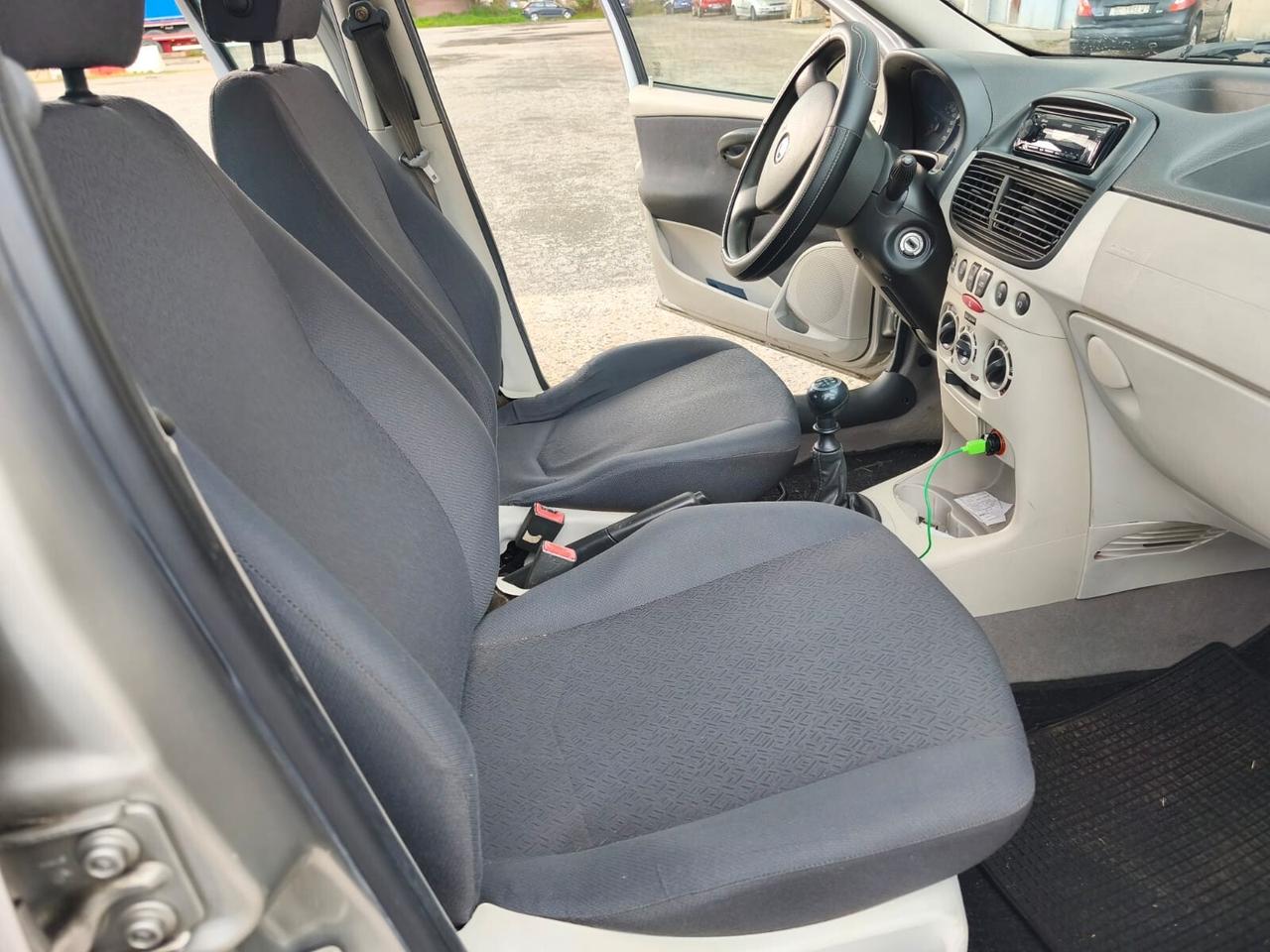 Fiat Punto 2003---1.2 Benzina Neopatentati
