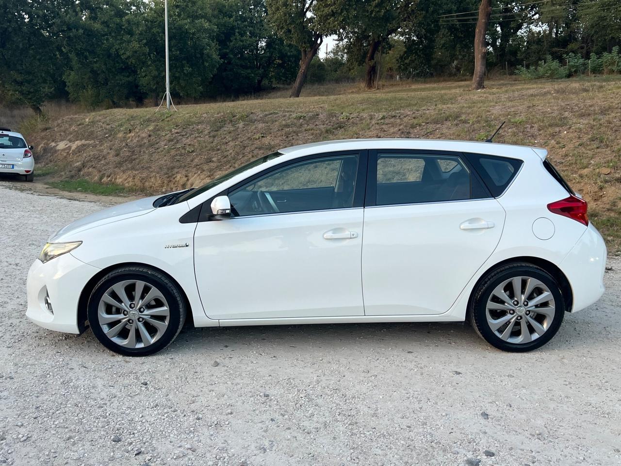 Toyota Auris Hybrid Automatica Permute Rate