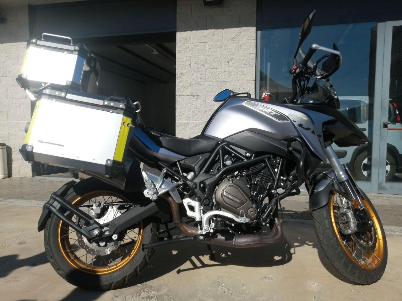 Qj Motor SRT 700 X