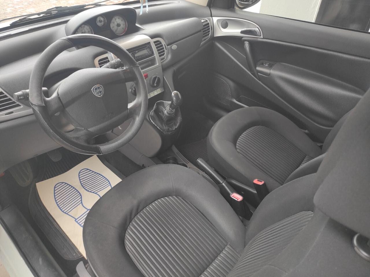 Lancia Ypsilon 1.2 Argento NEOPATENTATI