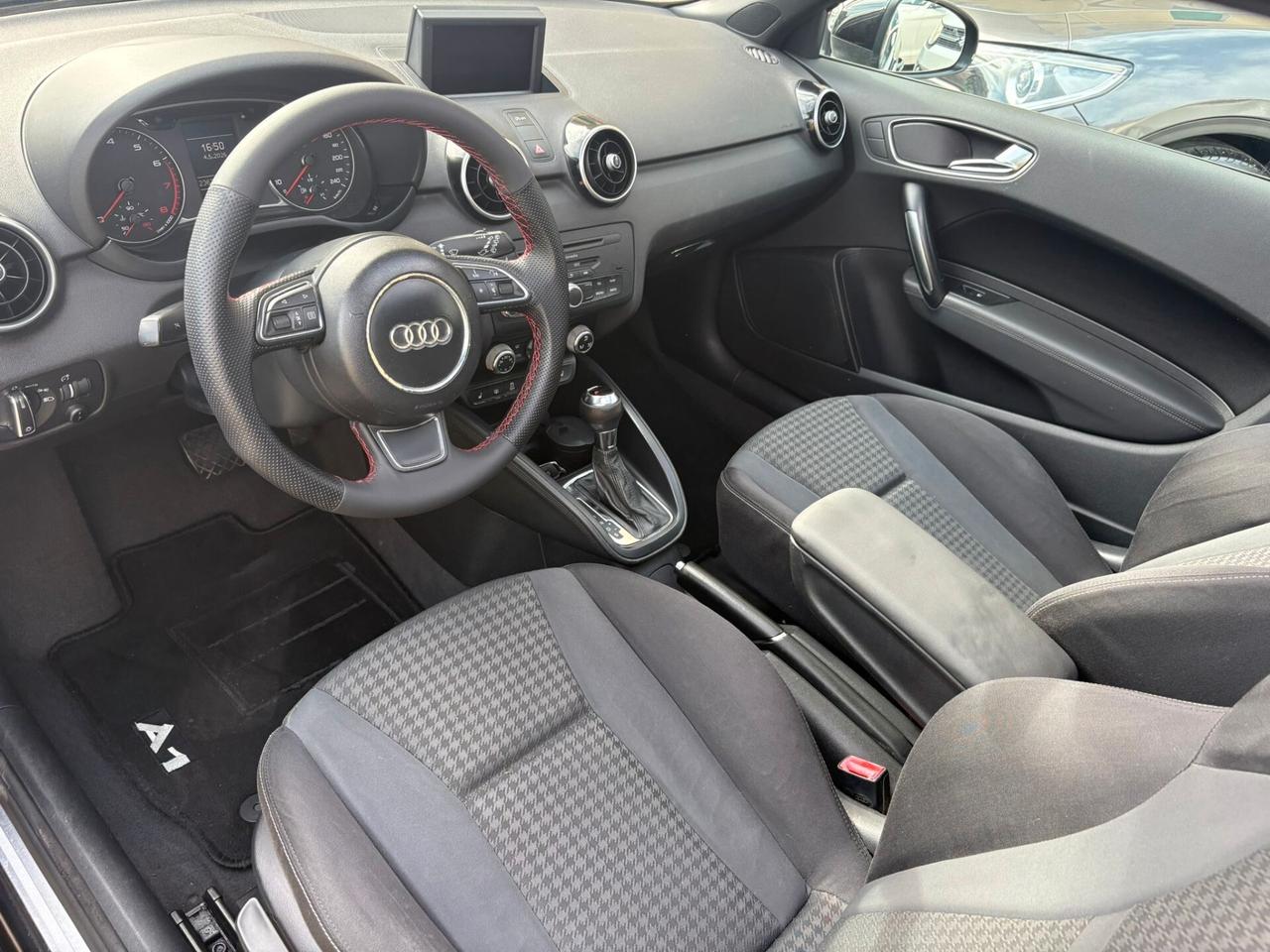 AUDI A 1 TETTO APRIBILE C AUTOMATICO
