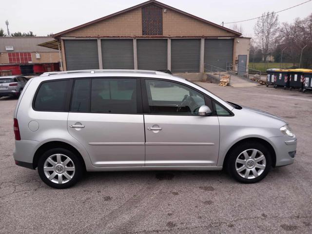 VOLKSWAGEN Touran 2.0 TDI DPF DSG Highline senza lavoro da fare