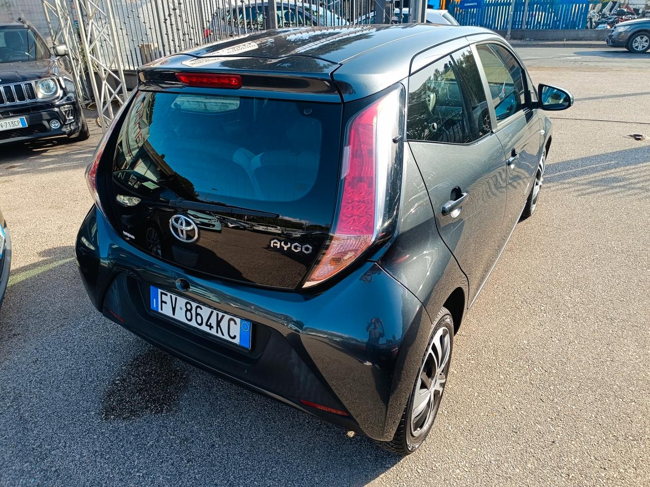 Toyota Aygo 1.0 VVT-i 69 CV 5 porte x-play