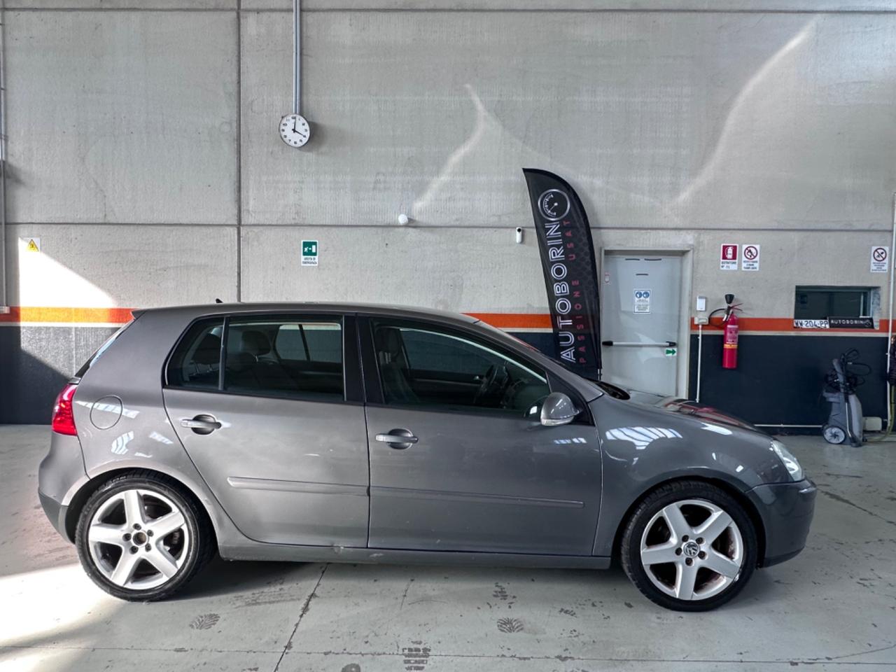 Volkswagen Golf 1.6 16V FSI 5p. Sportline