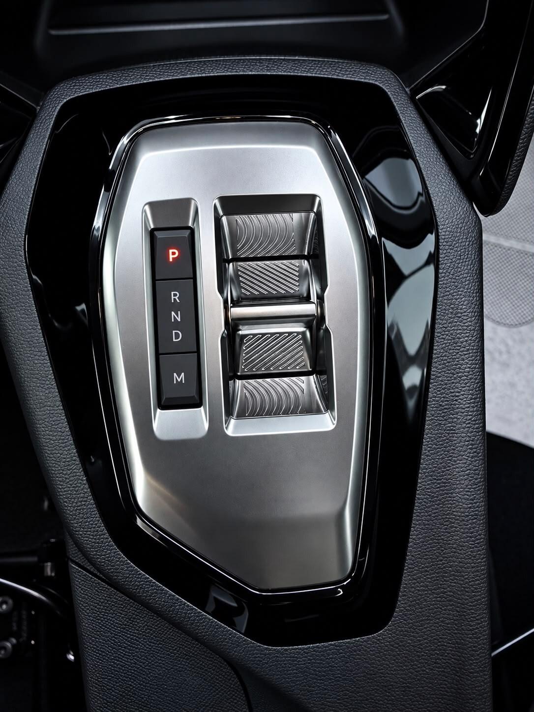 Peugeot 208 Hybrid 1.2 110cv e-DCS6 5 porte Style