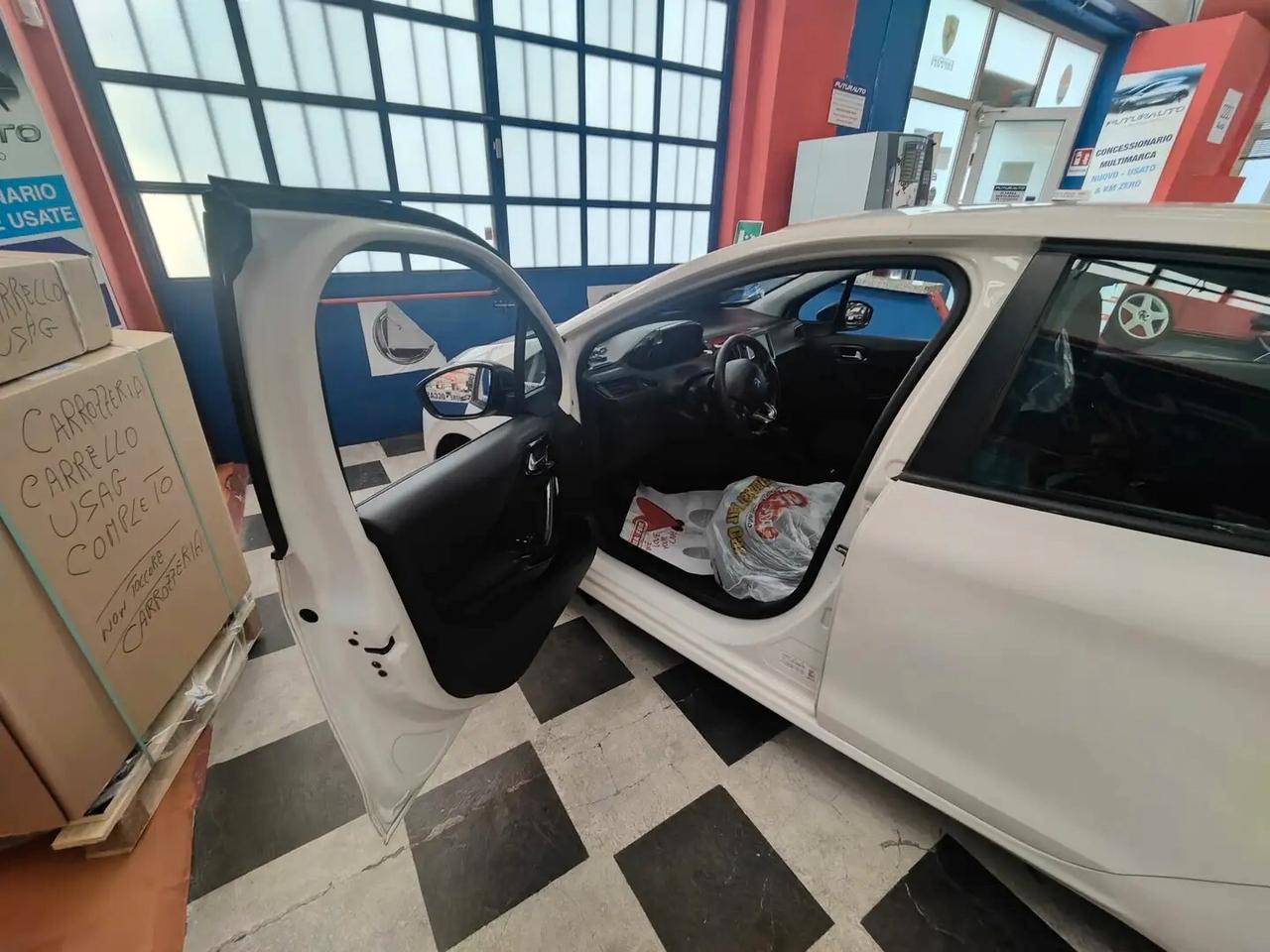 Peugeot 208 PureTech 82 5 porte Allure