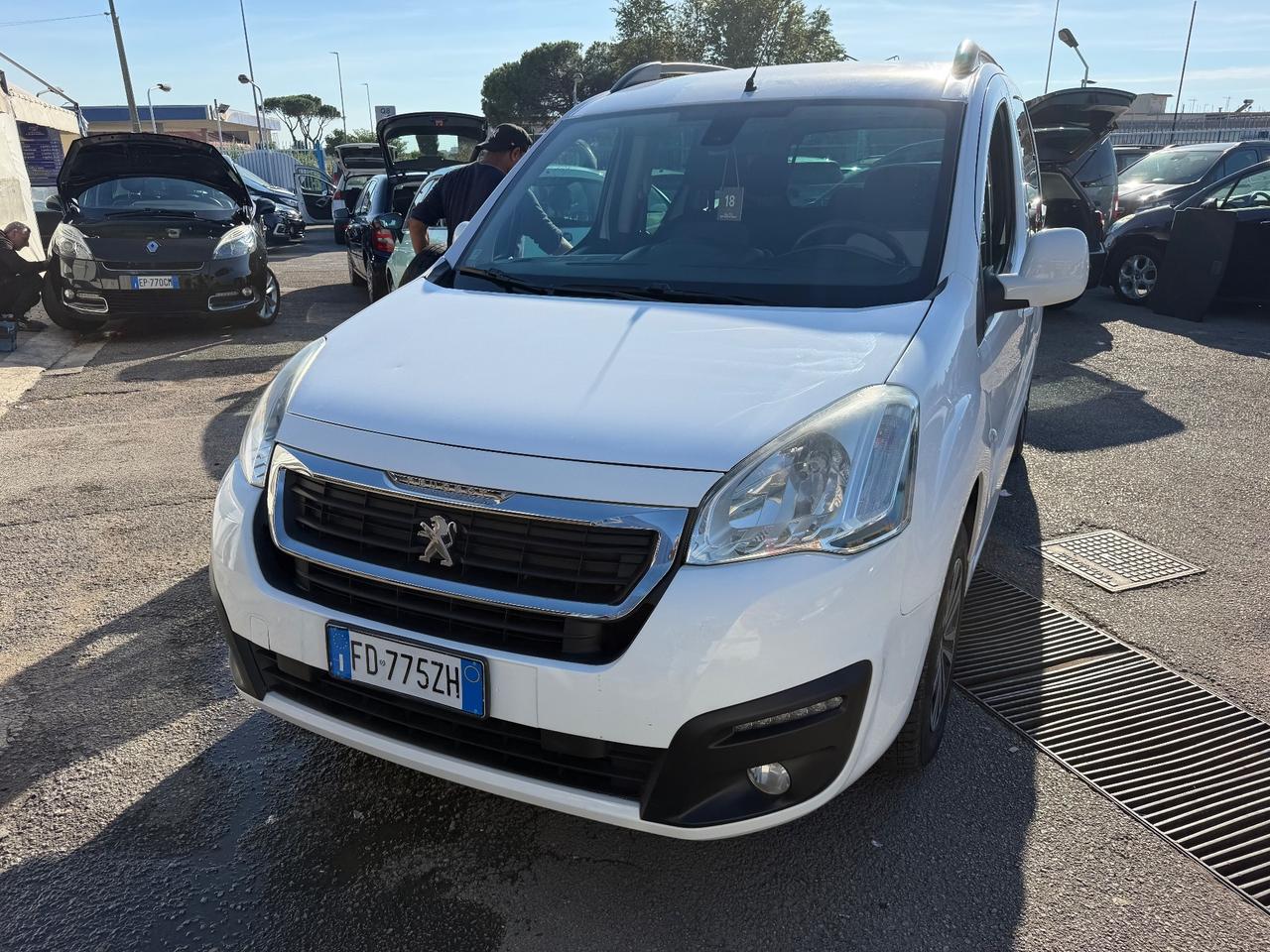 Peugeot Partner Tepee BlueHDi 100 Outdoor