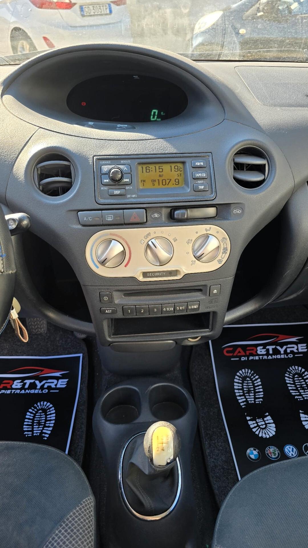 Toyota Yaris 1.0i 16V cat 5 porte Sol