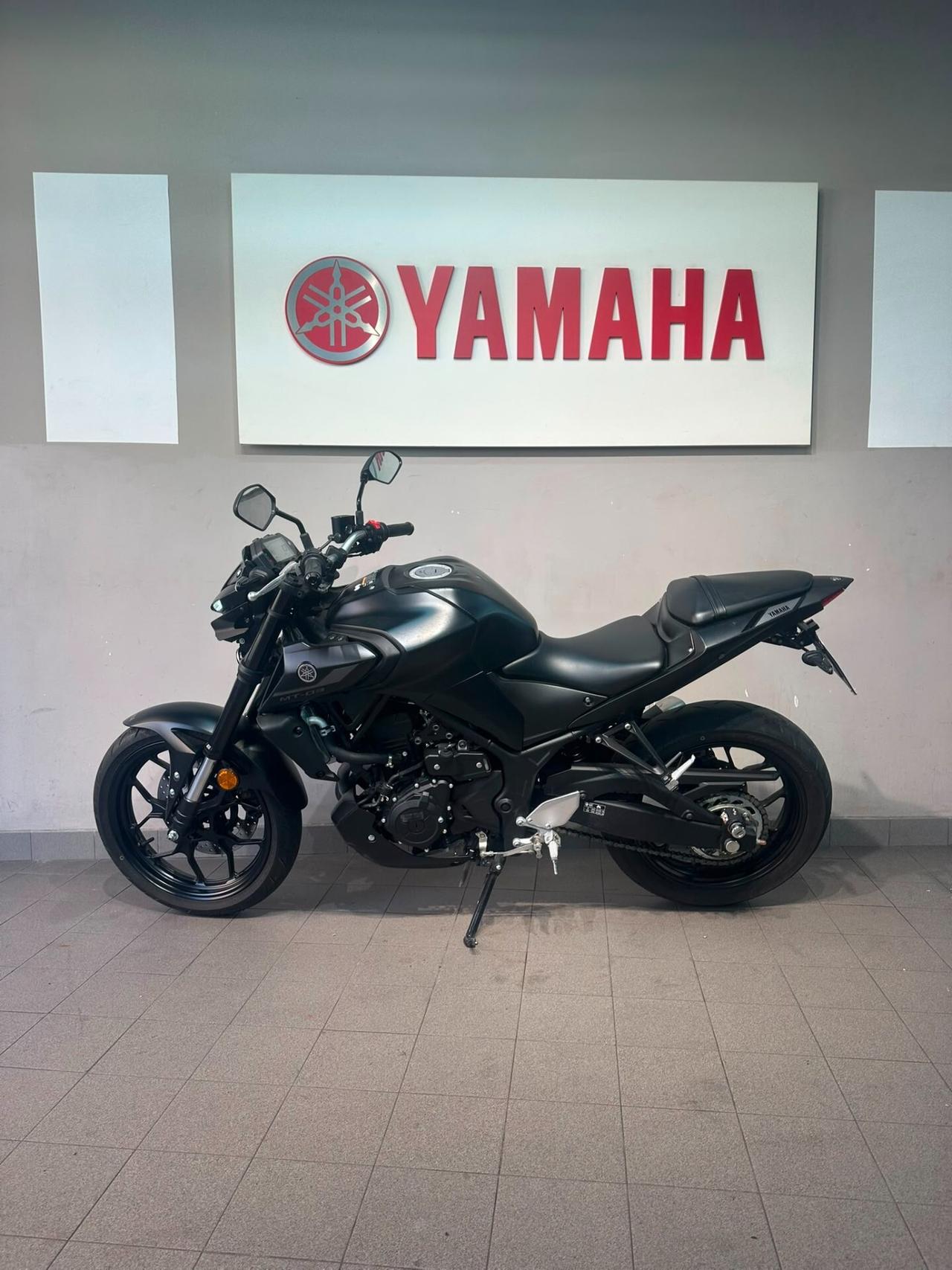Yamaha MT-03 MDNM8 MIDNIGHT BLACK