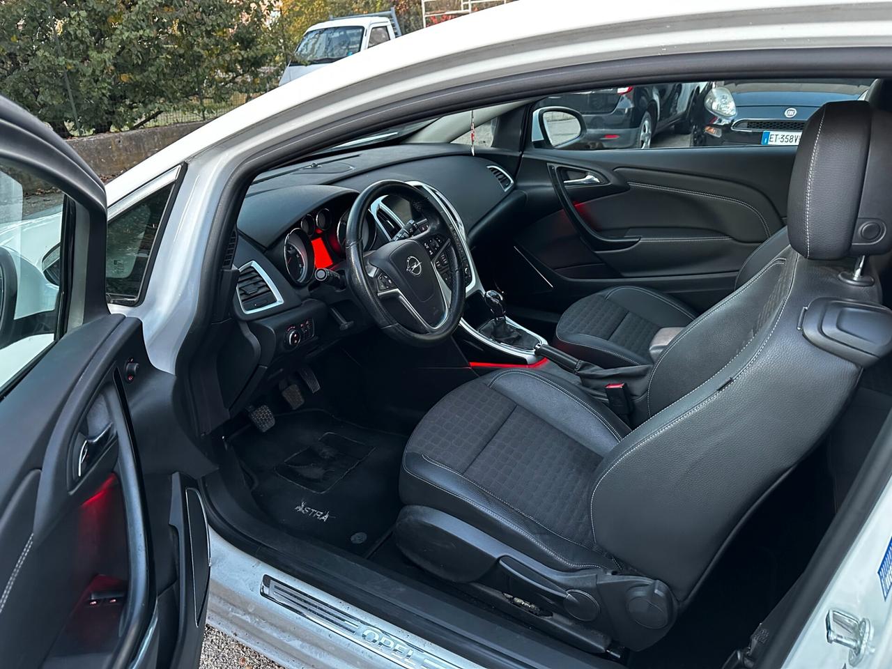 Opel Astra GTC 1.6 CDTI 136CV S&S 3 porte Cosmo "NEOPATENTATO"