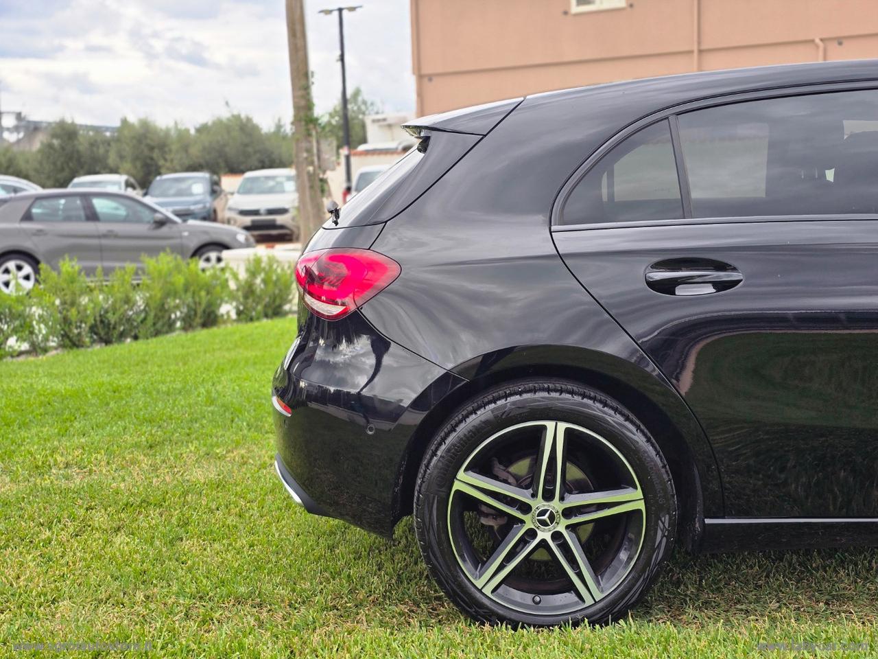 MERCEDES-BENZ A 180 d Sport
