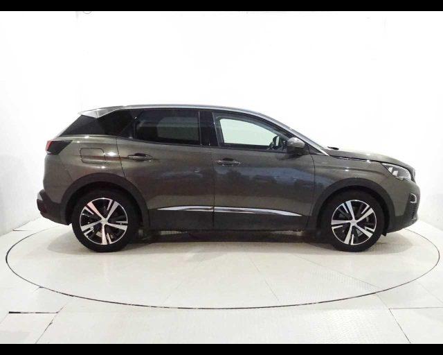 PEUGEOT 3008 Hybrid 225 e-EAT8 Allure