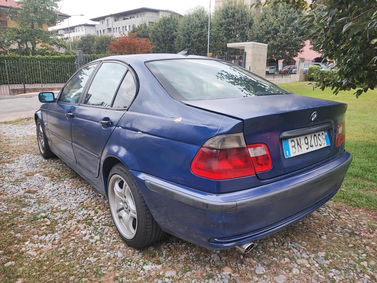 Bmw 320 Berlina 136 CV schermo