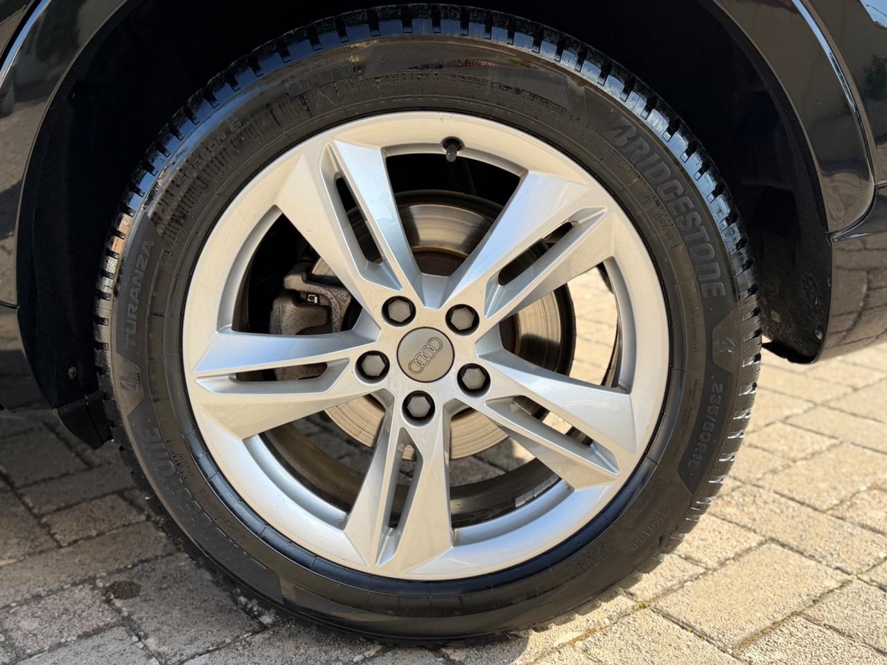 Audi Q3 2.0 TDI 120 CV Business