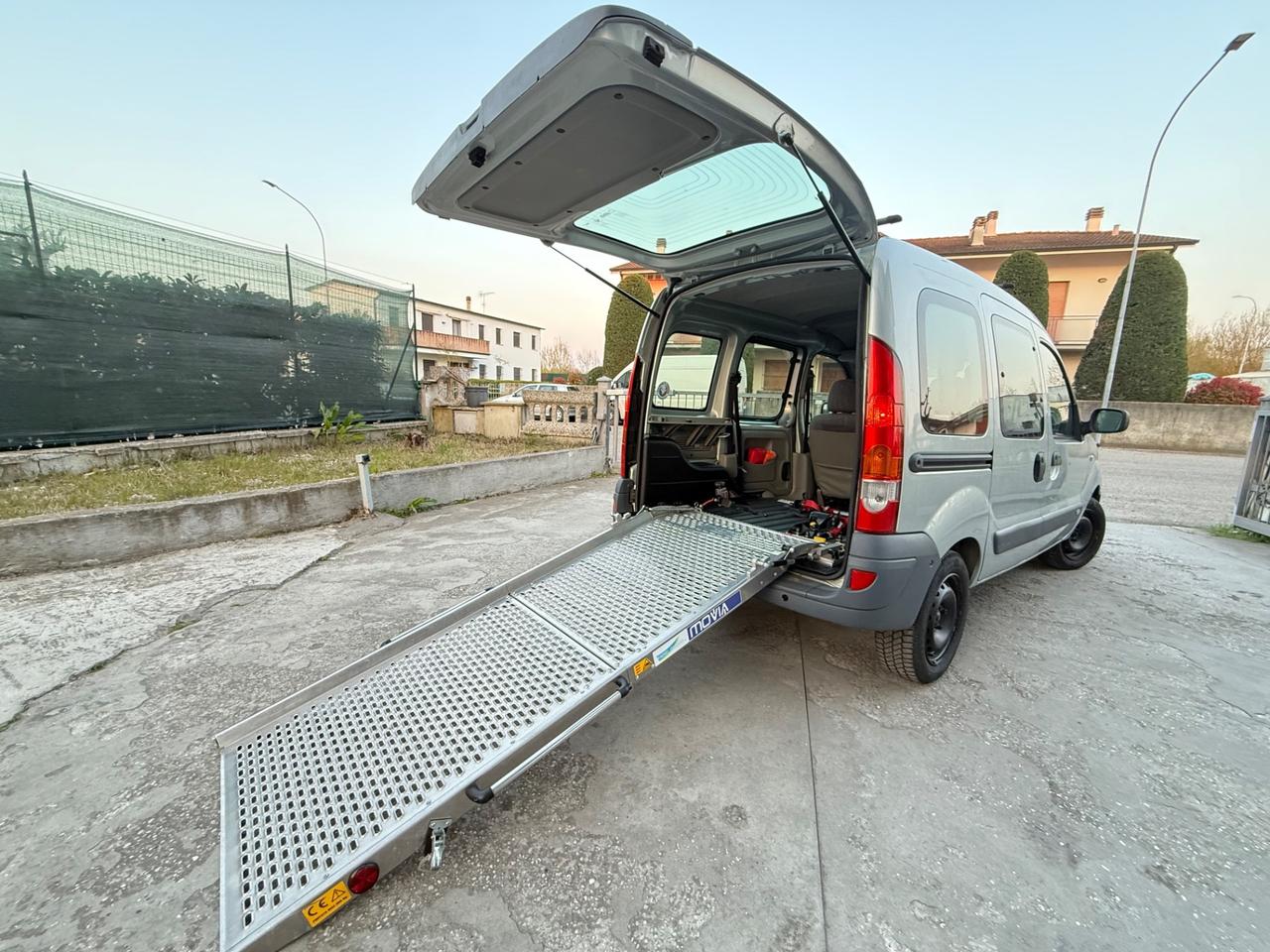 Renault Kangoo 4p. Autocarro 1.2 PEDANA DISABILE