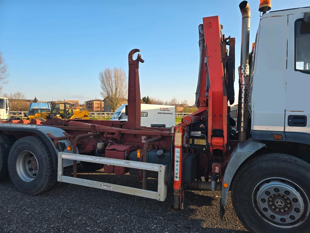 AUTOCARRO SCARRABILE MACCHINA OPERATRICE