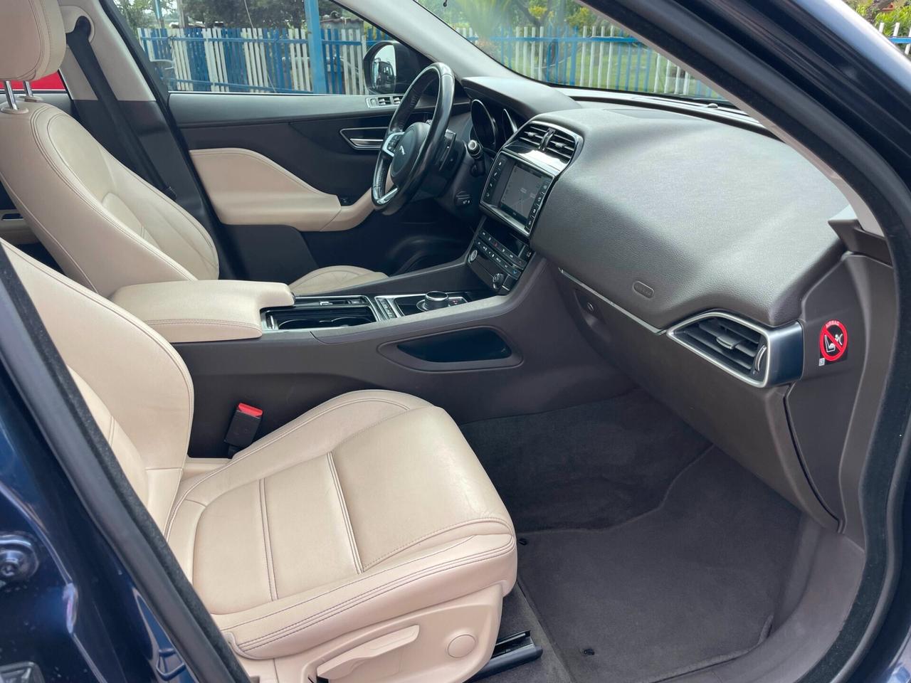 Jaguar F-Pace 2.0 D 180 CV AWD Prestige