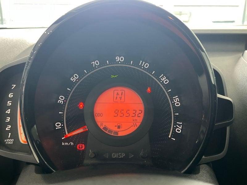 Toyota Aygo Aygo 5p 1.0 x-play m-mt 72cv