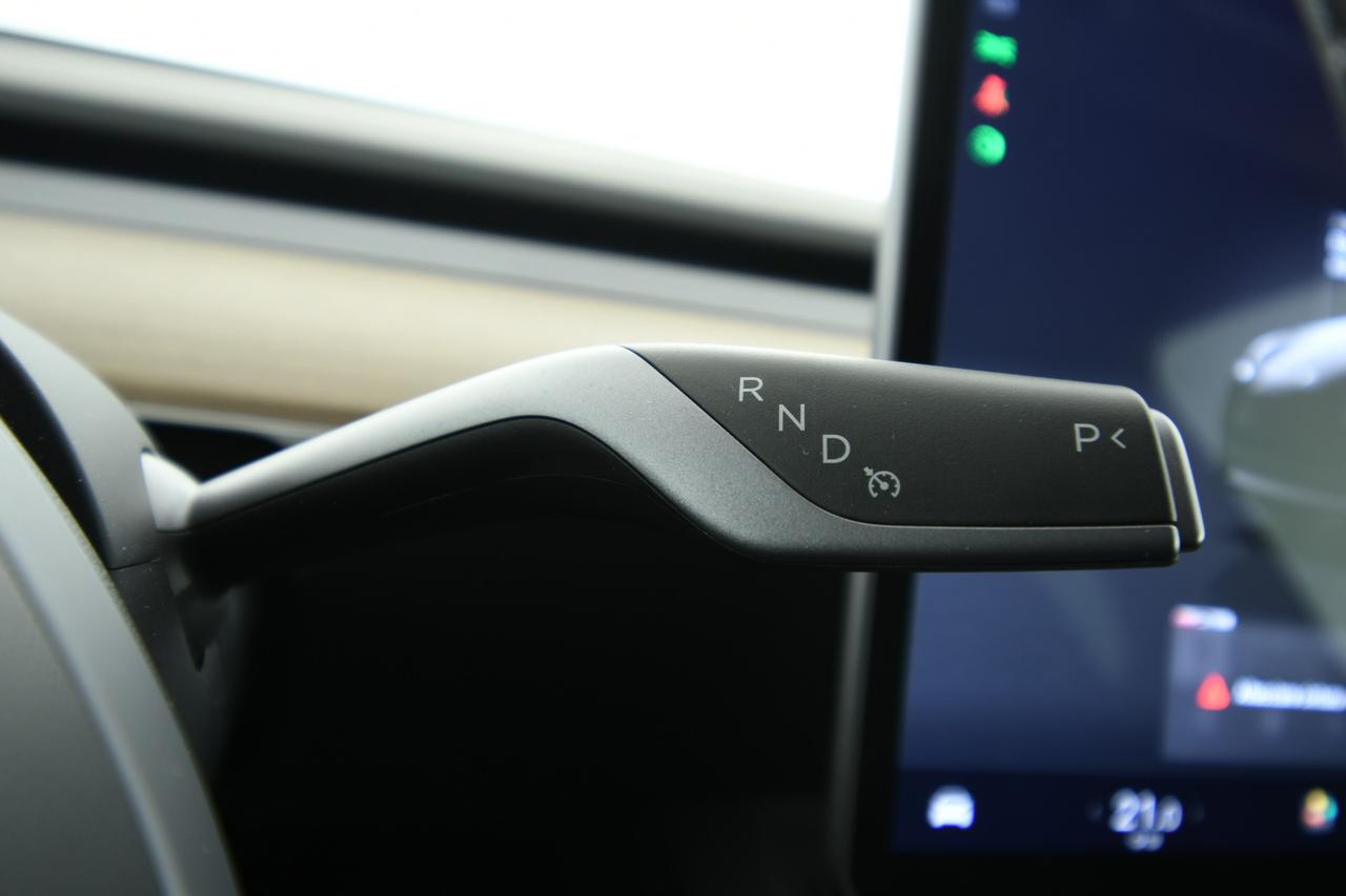 TESLA Model Y Long Range Dual Motor awd + AUTOPYLOT MAX