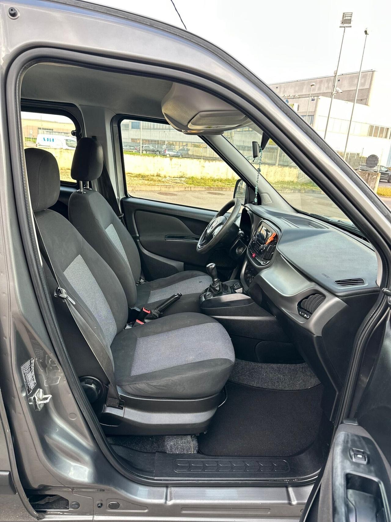 Fiat doblo 5 posti autocarro