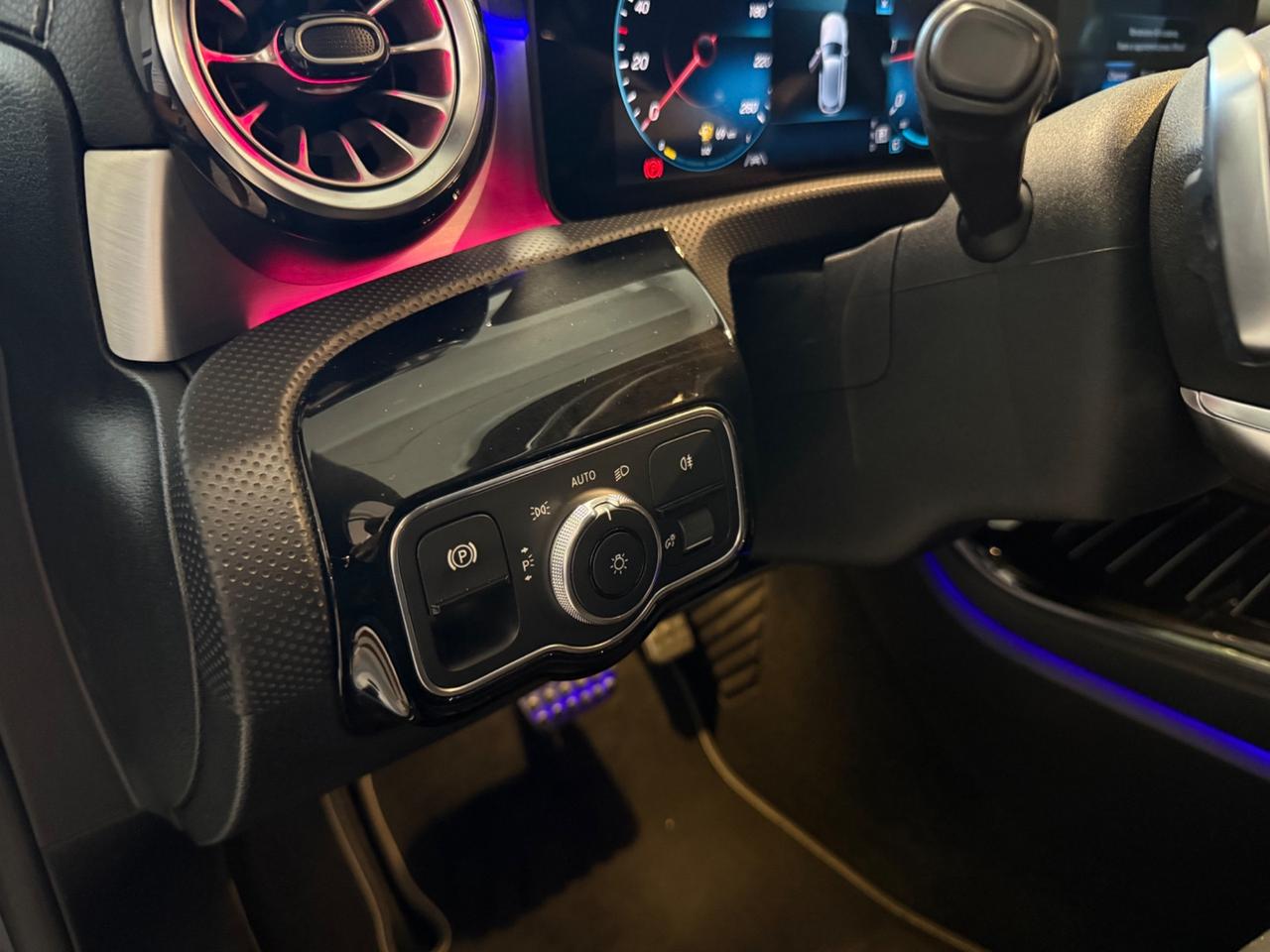 Mercedes-benz A 180 d Premium Edition One AMG Night Edition