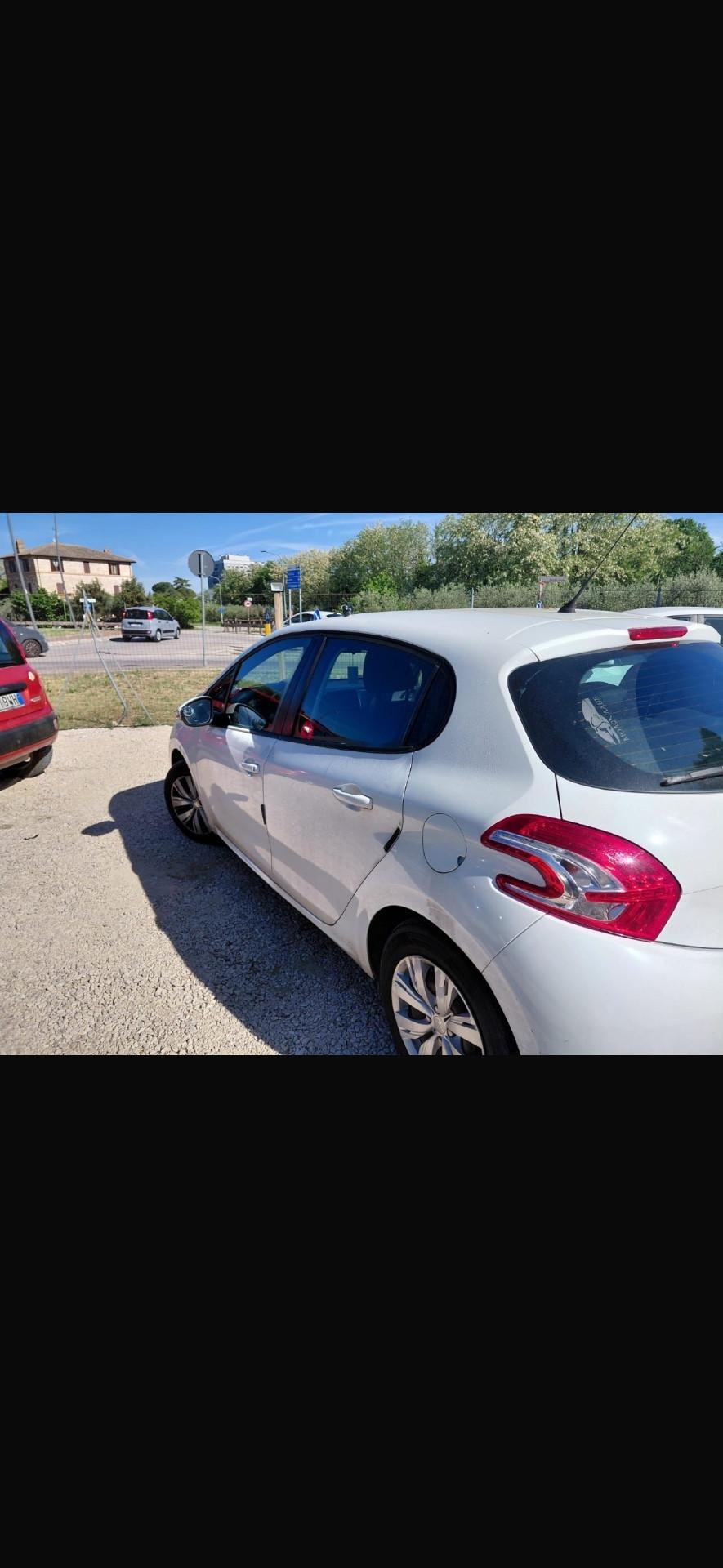 Peugeot 208 1.4 HDi 68 CV 5 porte Access