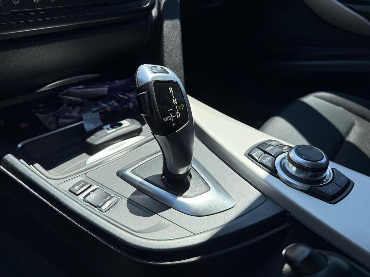 Bmw 318d Touring Business aut. Navi Professional Fari Xeno