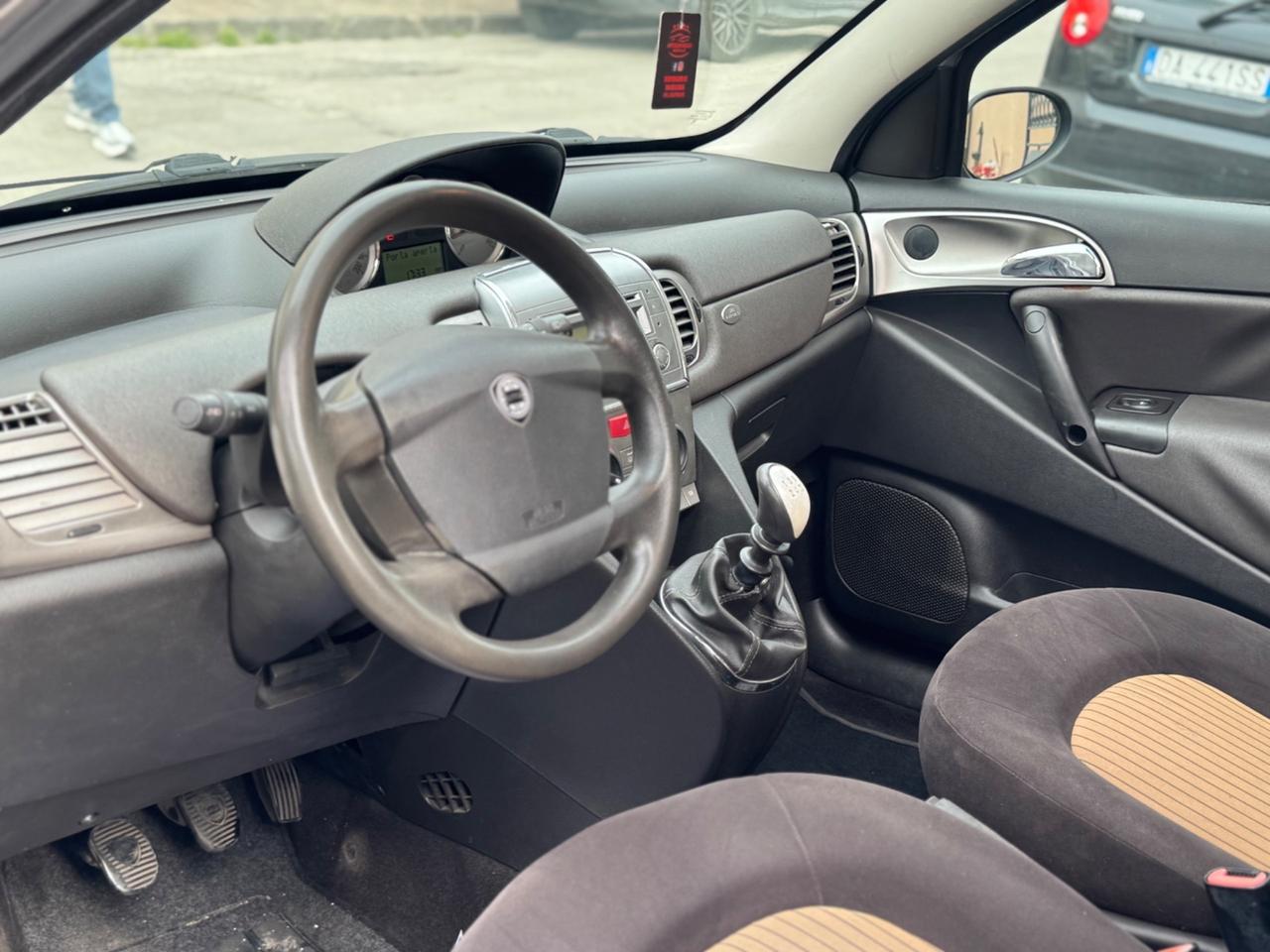 Lancia Ypsilon 1.2 Oro Giallo
