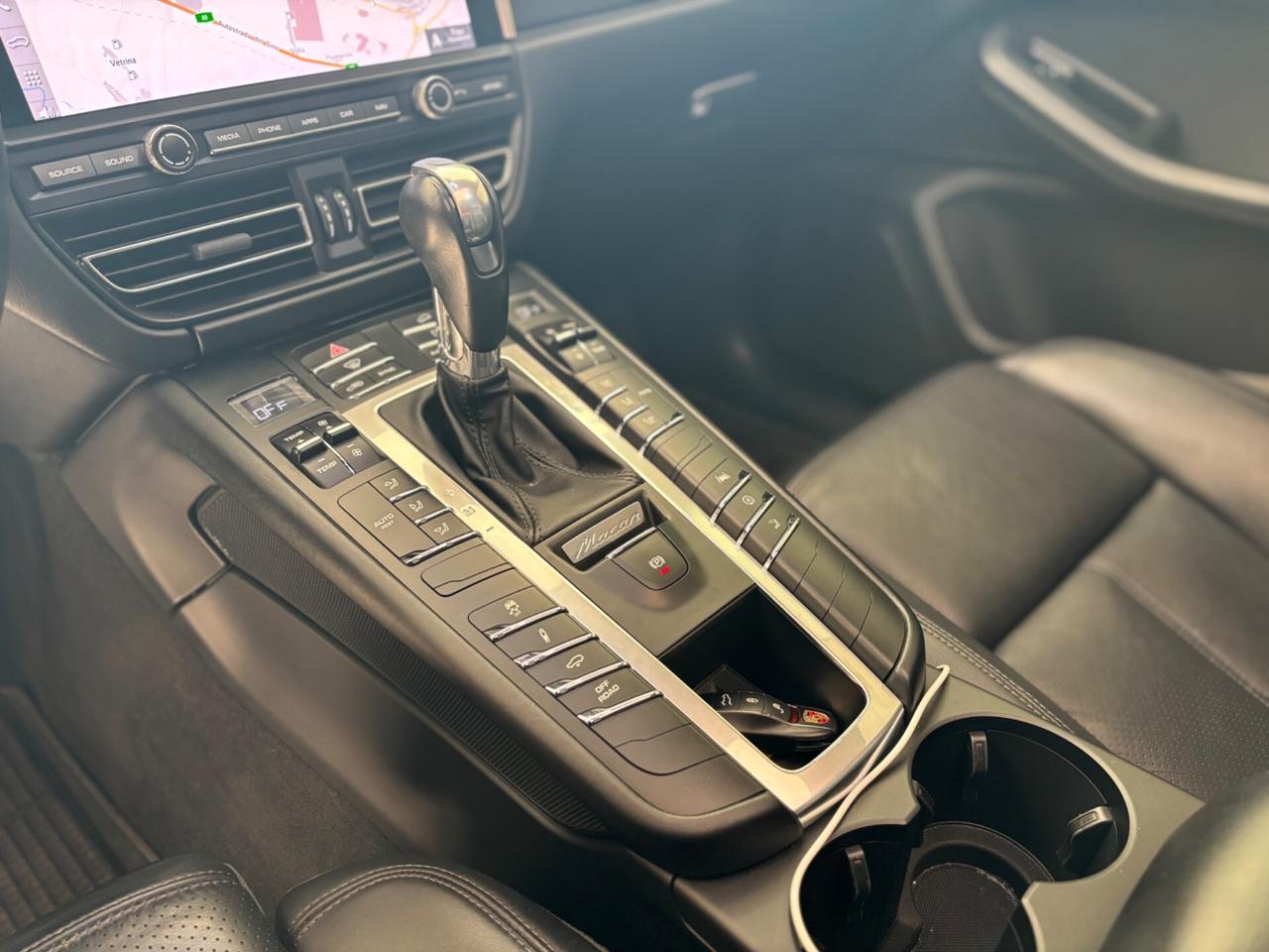 Porsche Macan 2.0 245 cv matrix-navi-tetto-pelle permute finanziamenti