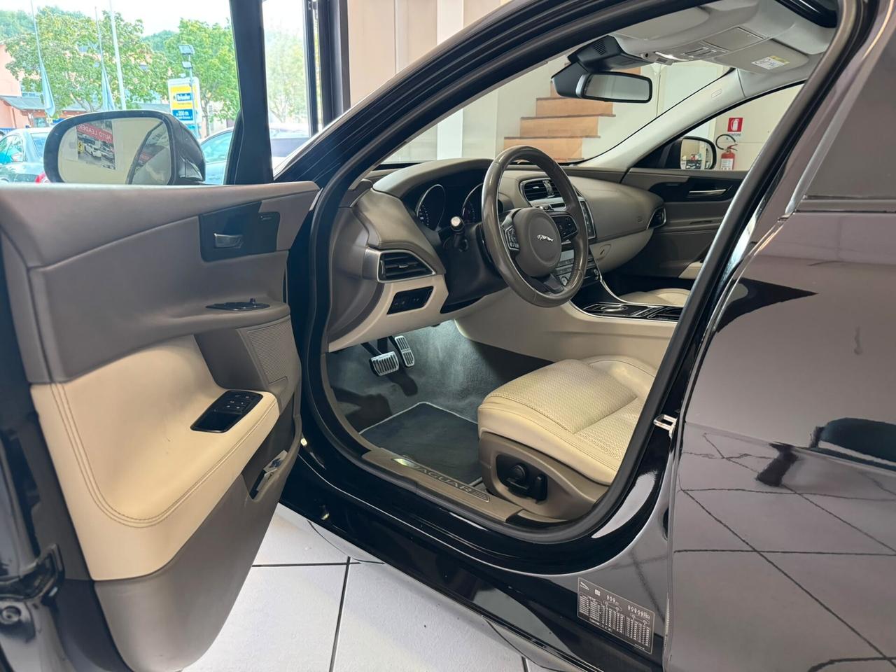 Jaguar XE 2.0 D Turbo aut. Portfolio